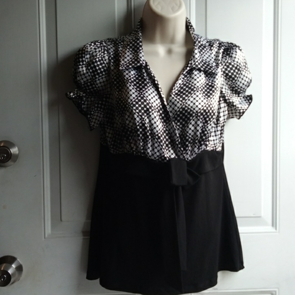 NWOT MAURICE TOP. Sz M
